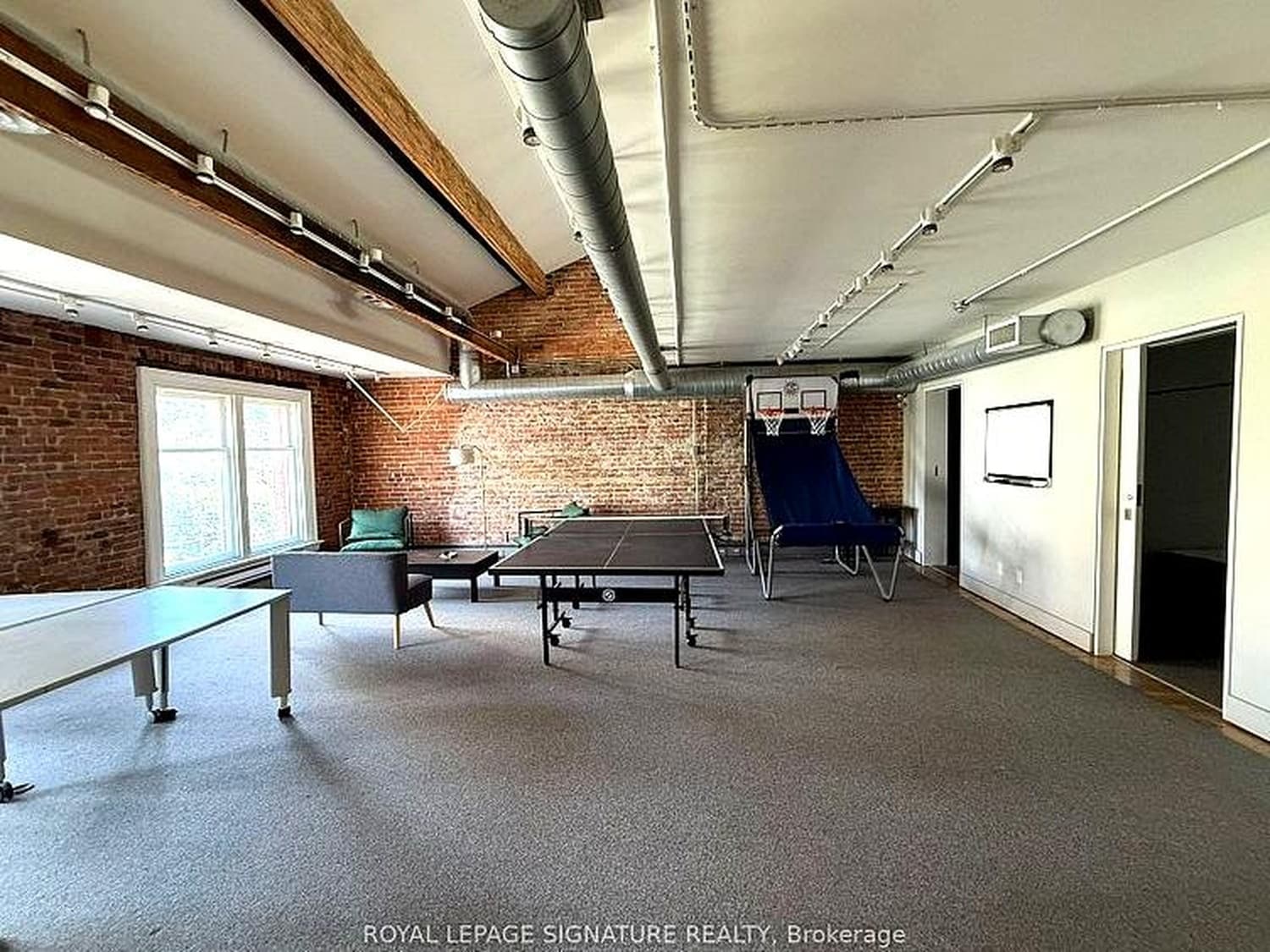 105 King St E, Toronto, ON à louer Photo intérieure– Image 1 sur 4