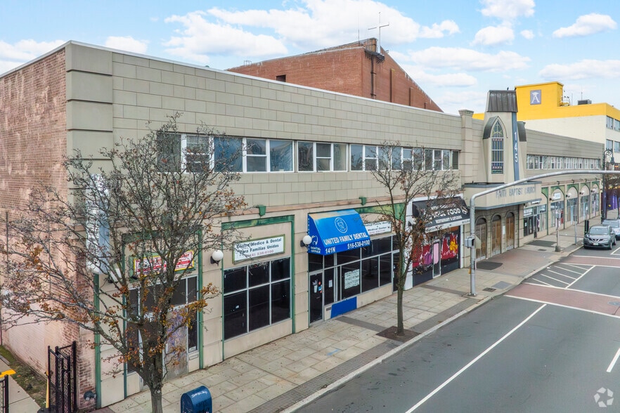145 N Franklin St, Hempstead, NY à vendre - Photo de l’immeuble – Image 3 sur 7