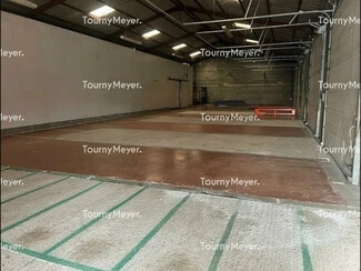 Plus de détails pour Local d'activités à louer