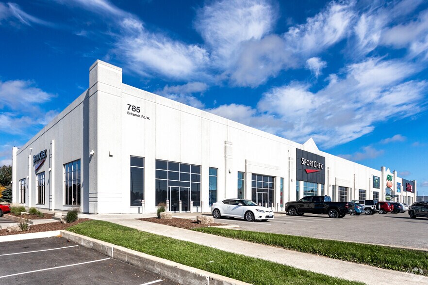 785 Britannia Rd, Mississauga, ON à louer - Photo de l’immeuble – Image 2 sur 5