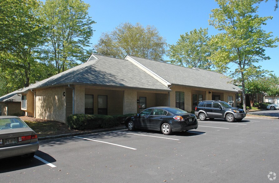 875 Old Roswell Rd, Suite C-200, Roswell, GA à louer - Photo de l’immeuble – Image 3 sur 30