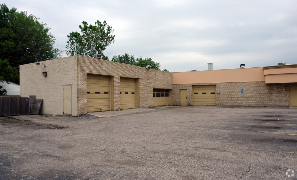 30178 Woodward Ave, Royal Oak, MI à louer - Photo de l’immeuble – Image 3 sur 11