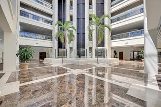 7000 W Palmetto Park Rd, Boca Raton, FL à louer Hall d’entrée– Image 2 sur 37