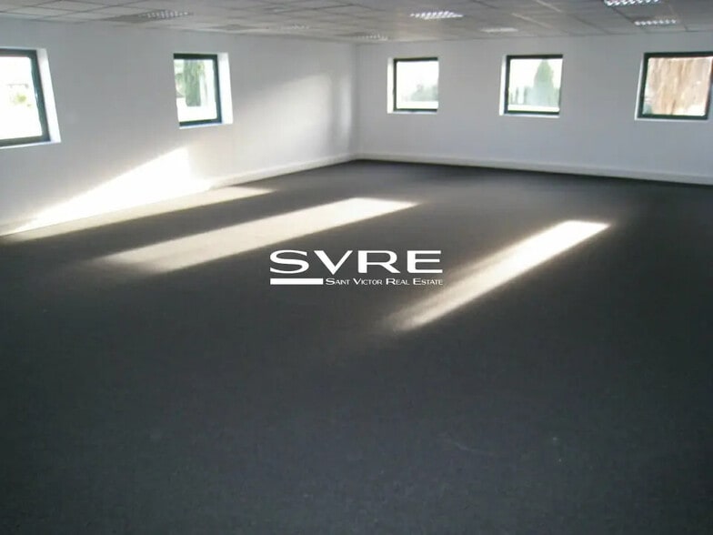 Bureau dans Les Pennes-Mirabeau à louer - Photo intérieure – Image 3 sur 7