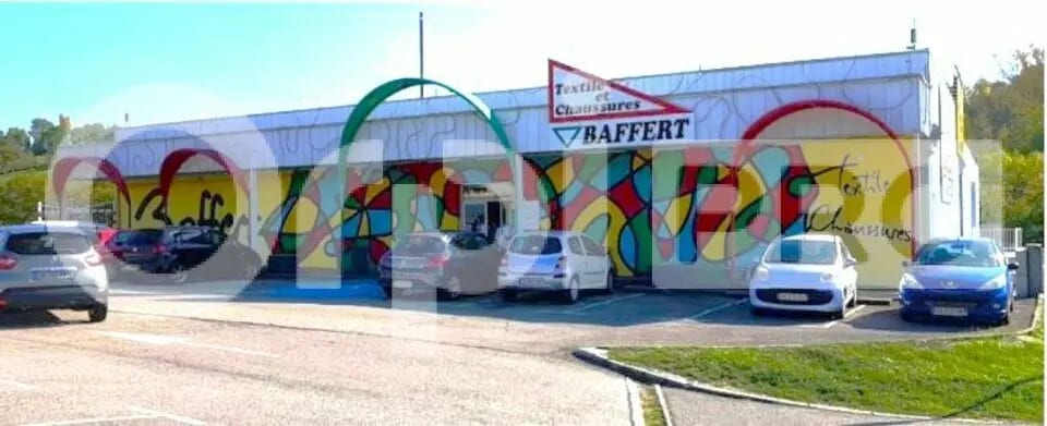 Local commercial dans Ruy-Montceau à vendre Photo de l’immeuble– Image 1 sur 4