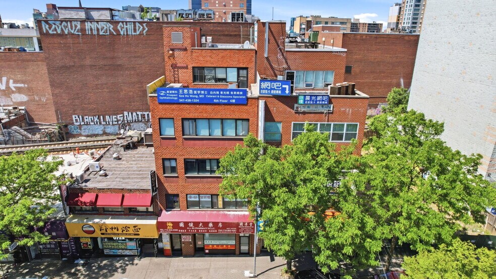 136-21 41st Ave, Flushing, NY à vendre - Photo de l’immeuble – Image 1 sur 56