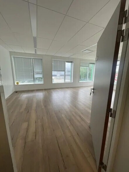 Bureau dans Nanterre à louer - Photo de l’immeuble – Image 3 sur 23