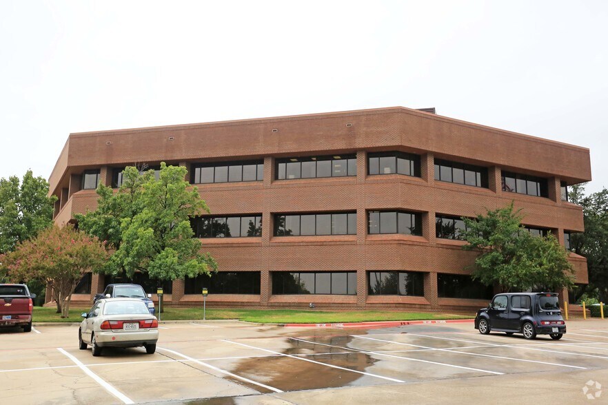 1303 W Walnut Hill Ln, Irving, TX à louer - Photo principale – Image 1 sur 36