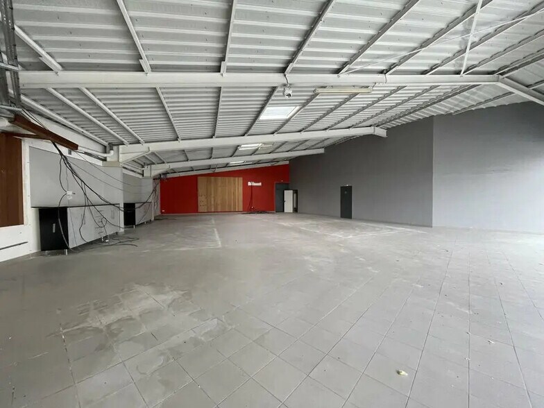 Local commercial dans Reims à louer - Photo de l’immeuble – Image 2 sur 8