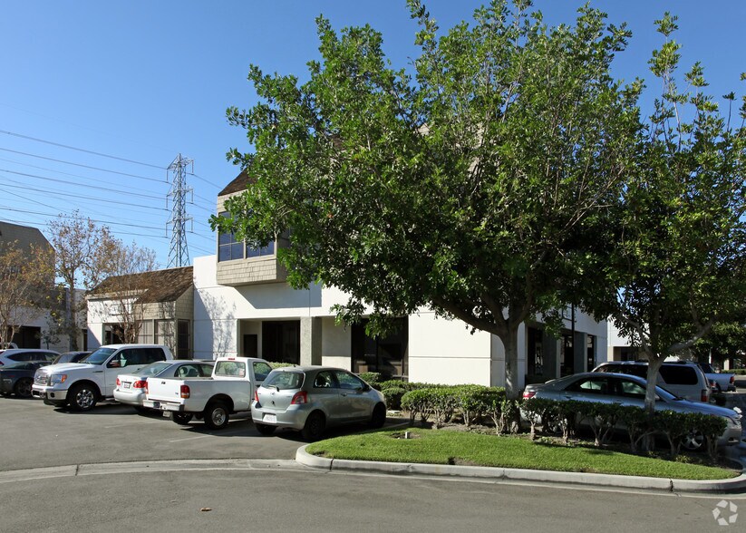 1576 N Batavia St, Orange, CA à louer - Photo de l’immeuble – Image 2 sur 4
