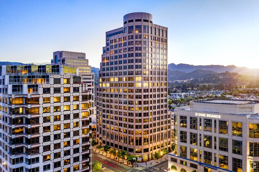 500 N Brand Blvd, Glendale, CA à louer - Photo de l’immeuble – Image 3 sur 8