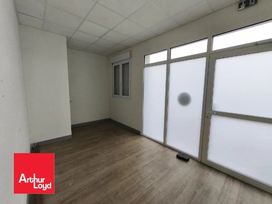 Local commercial dans Morancez à louer Photo intérieure– Image 1 sur 4