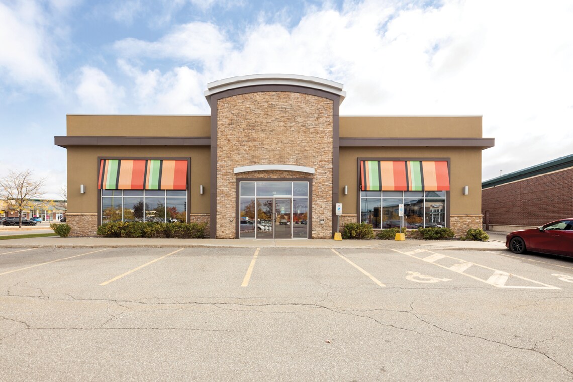 100 Trainyards Dr, Ottawa, ON à louer Photo de l’immeuble– Image 1 sur 27