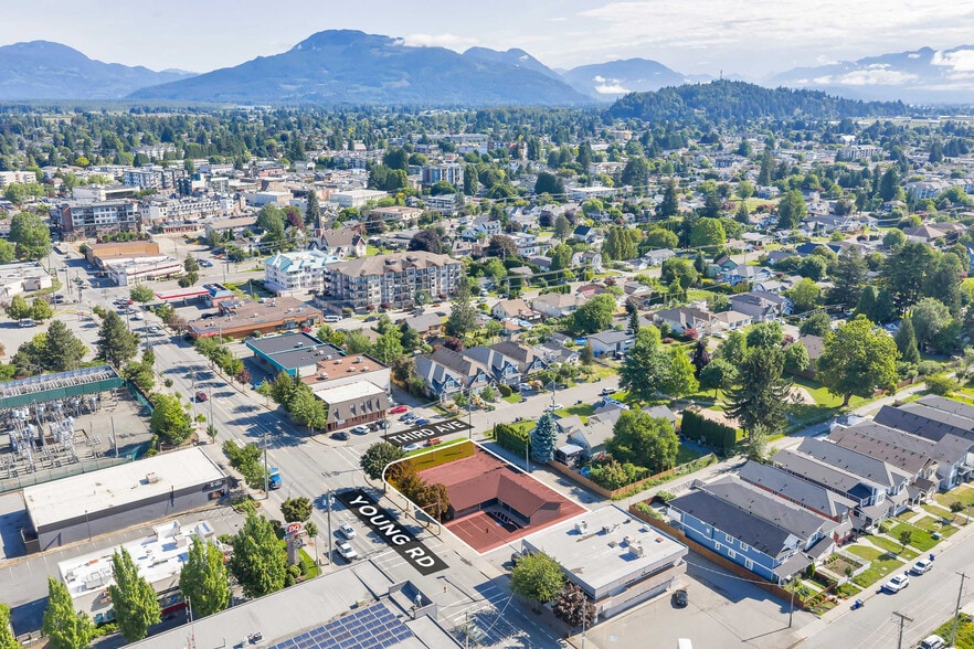 9072 Young Rd, Chilliwack, BC à louer - Photo de l’immeuble – Image 1 sur 1