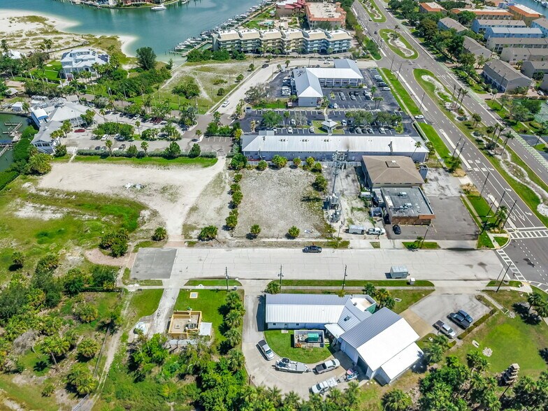 xx Sands Point Drive, Tierra Verde, FL à vendre - Photo de l’immeuble – Image 2 sur 5