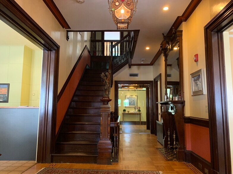 334 Broadway, Providence, RI à louer - Photo de l’immeuble – Image 3 sur 8