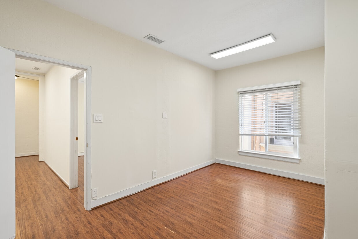 1927-1949 Westwood Blvd, Los Angeles, CA à louer Photo intérieure– Image 1 sur 7