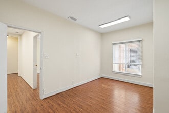 1927-1949 Westwood Blvd, Los Angeles, CA à louer Photo intérieure– Image 1 sur 7