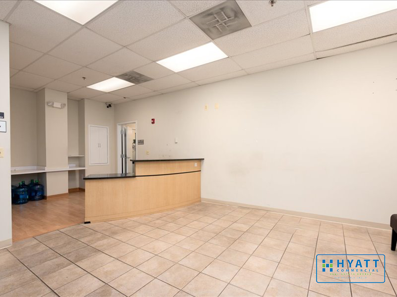 12200 Annapolis Rd, Glenn Dale, MD 20769 - Lot 225 -  - Photo intérieure - Image 1 of 7
