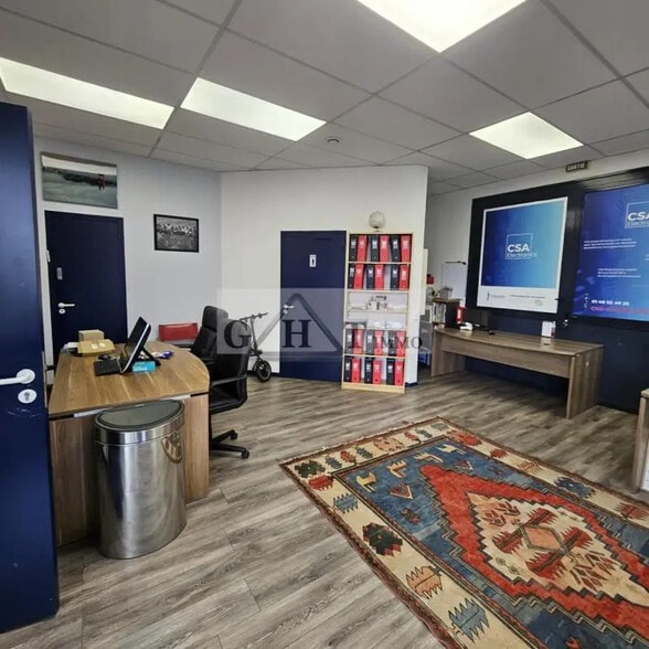 Bureau dans Créteil à vendre - Photo de l’immeuble – Image 2 sur 10