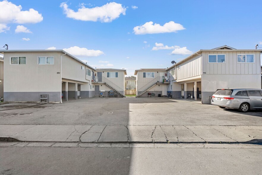 466 Willow Ave, Half Moon Bay, CA à vendre - Photo de l’immeuble – Image 2 sur 24