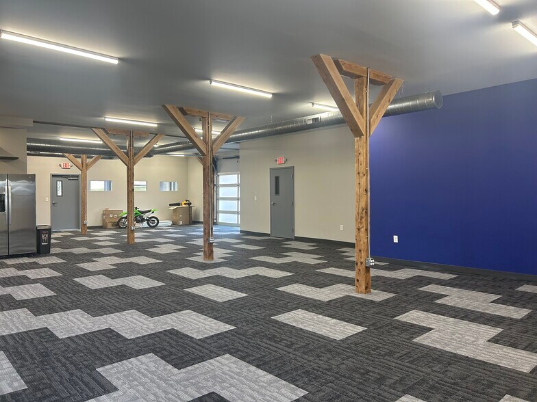 15 Central St, Hudson, NH à louer - Photo de l’immeuble – Image 3 sur 5