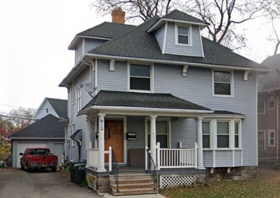 912 Clinton Ave S, Rochester, NY à vendre - Photo principale – Image 1 sur 1