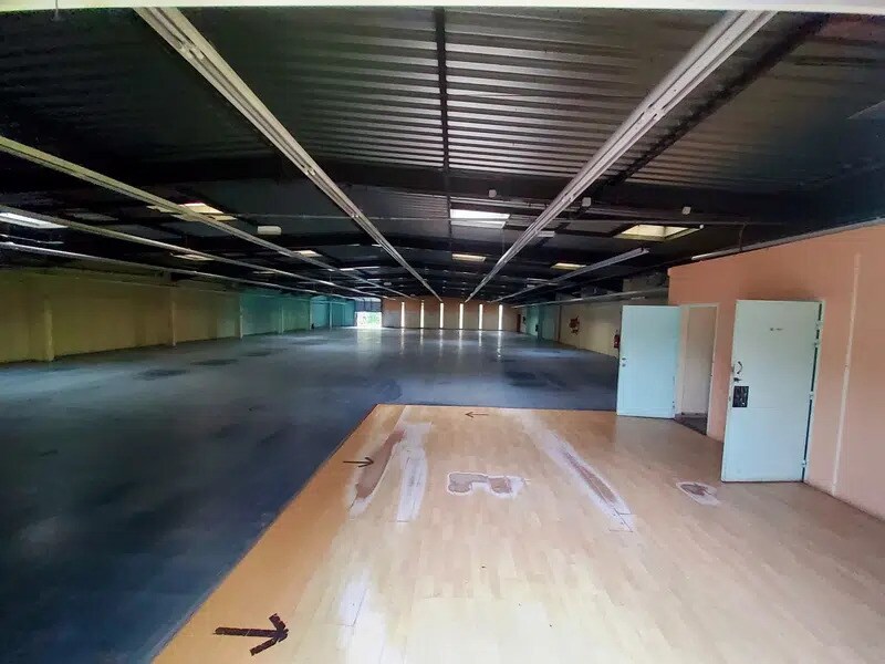 Local commercial dans Évreux à vendre Photo de l’immeuble– Image 1 sur 6