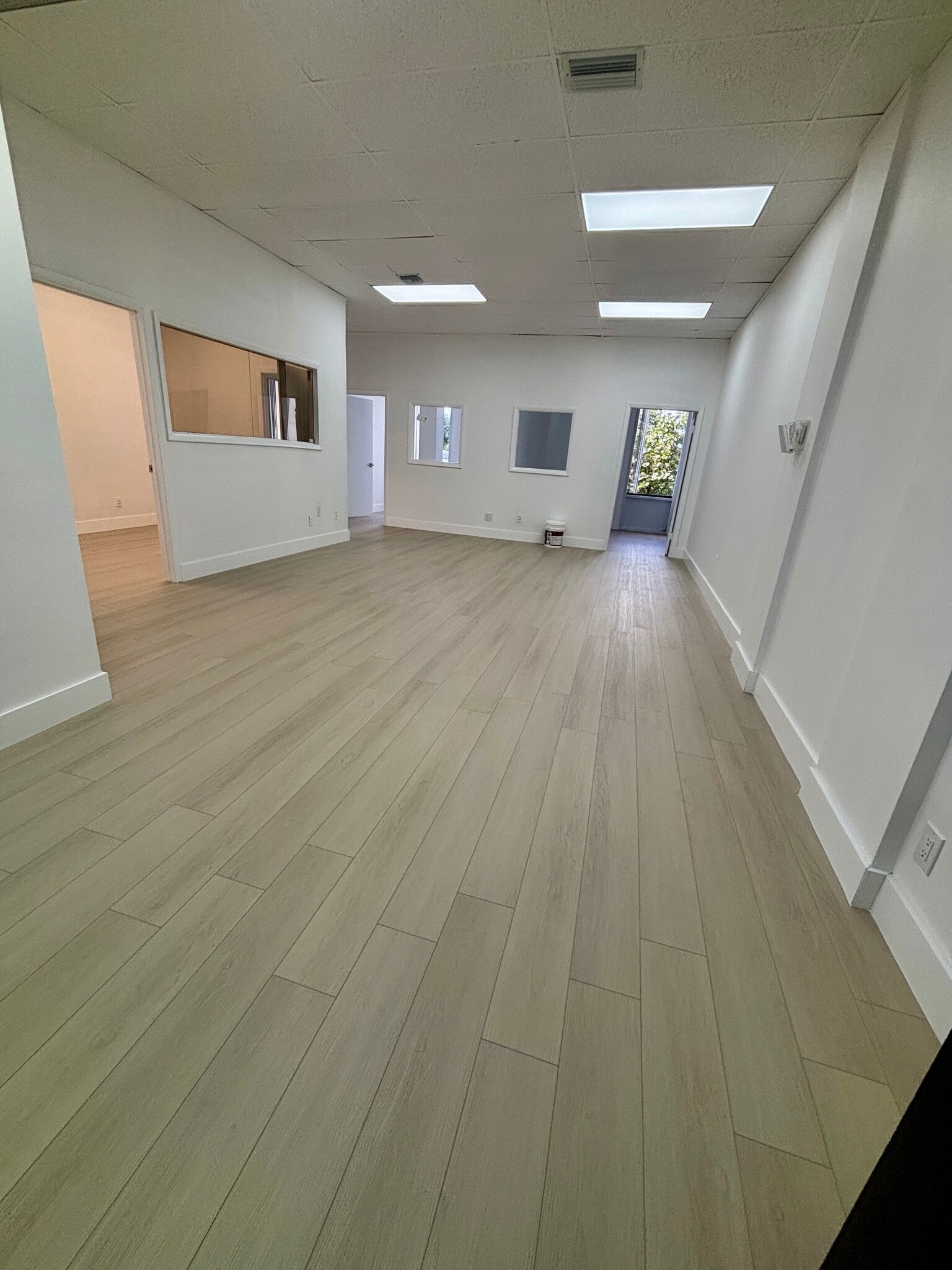 429 W Hallandale Beach Blvd, Hallandale, FL à louer Photo intérieure– Image 1 sur 7