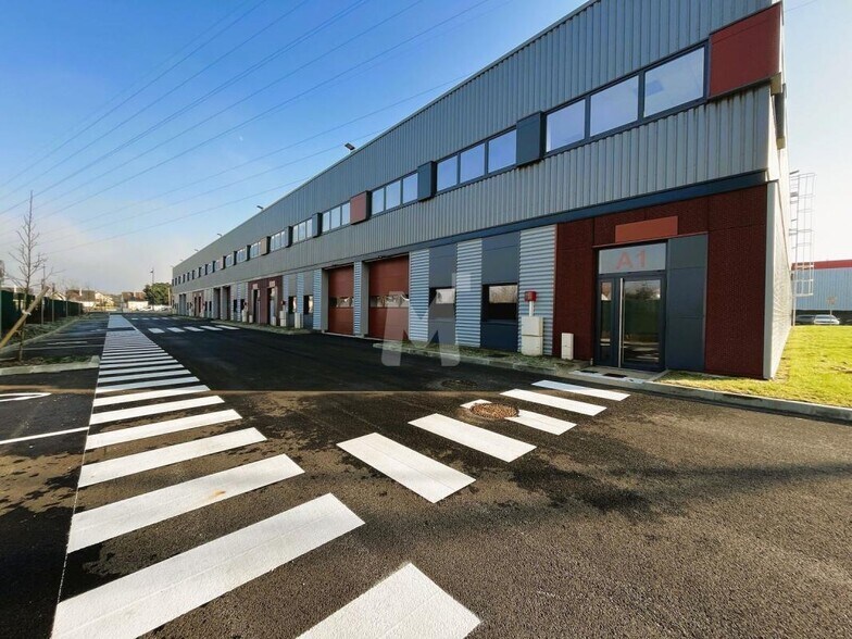 Local d’activités dans Corbeil-Essonnes à louer - Photo de l’immeuble – Image 3 sur 6