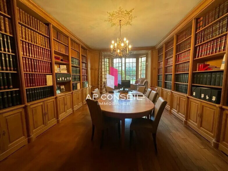 Local d'activités dans Versailles à vendre - Photo de l’immeuble – Image 2 sur 10