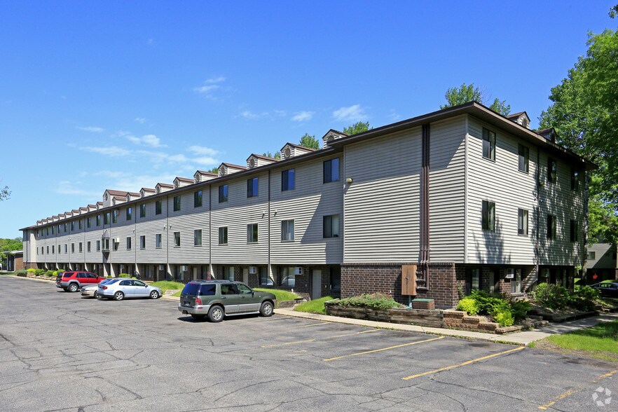 1812 16th St SE, Saint Cloud, MN à vendre - Photo de l’immeuble – Image 3 sur 6