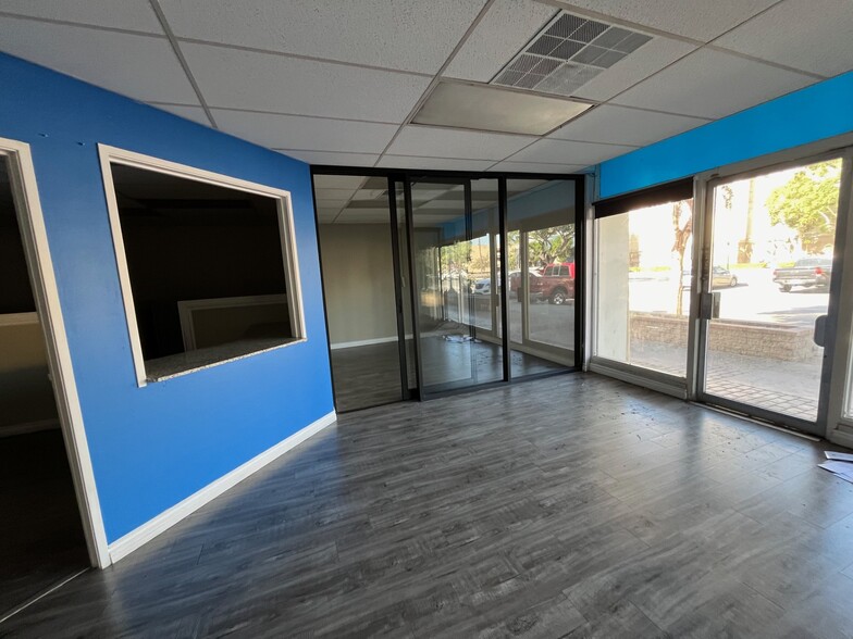 220-228 S Glendora Ave, West Covina, CA à louer - Photo de l’immeuble – Image 3 sur 9