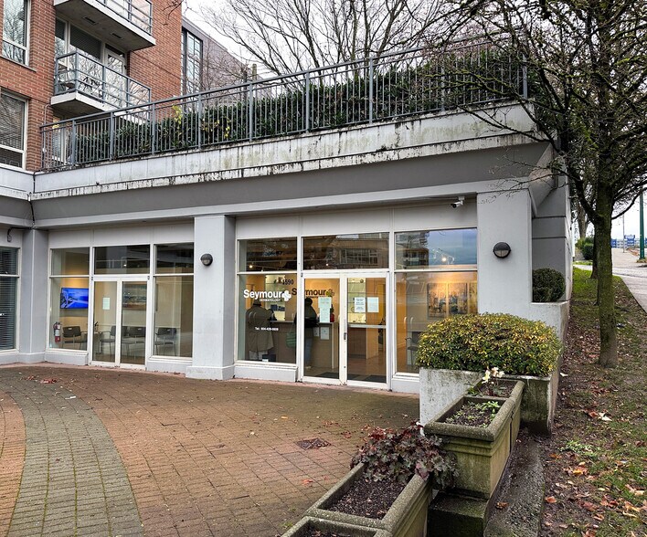 1590 7th Av W, Vancouver, BC à louer - Photo de l’immeuble – Image 1 sur 3