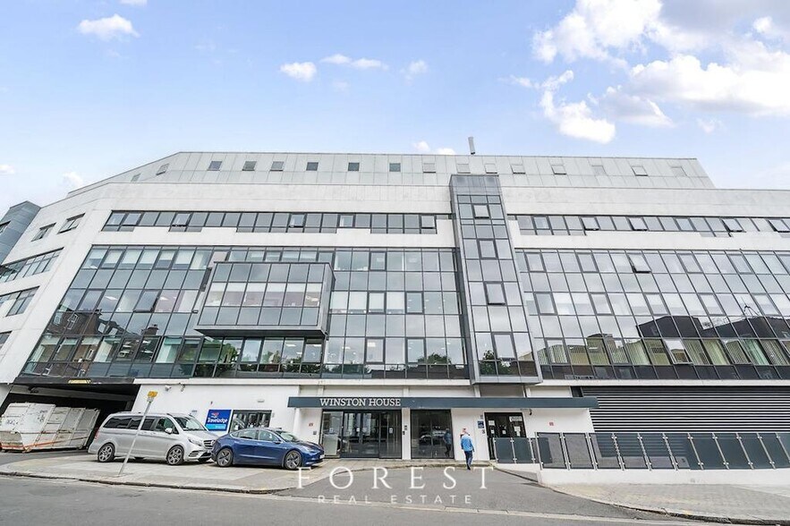 2 Dollis Park, Londres à louer - Photo de l’immeuble – Image 3 sur 41