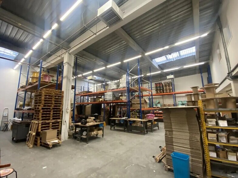 Local d'activités dans Lisses à vendre - Photo de l’immeuble – Image 3 sur 11