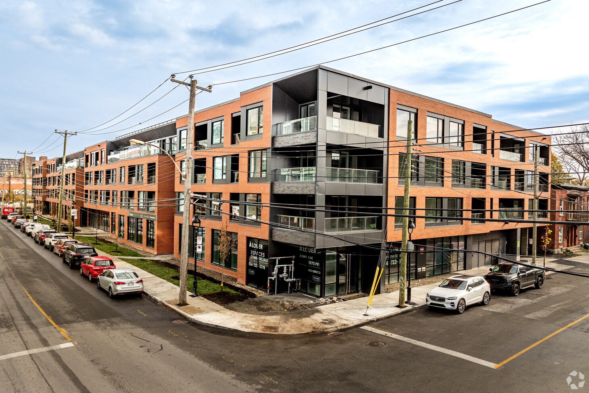 2350 Rue Saint-Patrick, Montréal, QC à louer Photo de l’immeuble– Image 1 sur 29