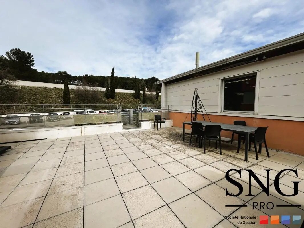 Bureau dans Le Tholonet à louer Photo de l’immeuble– Image 1 sur 5