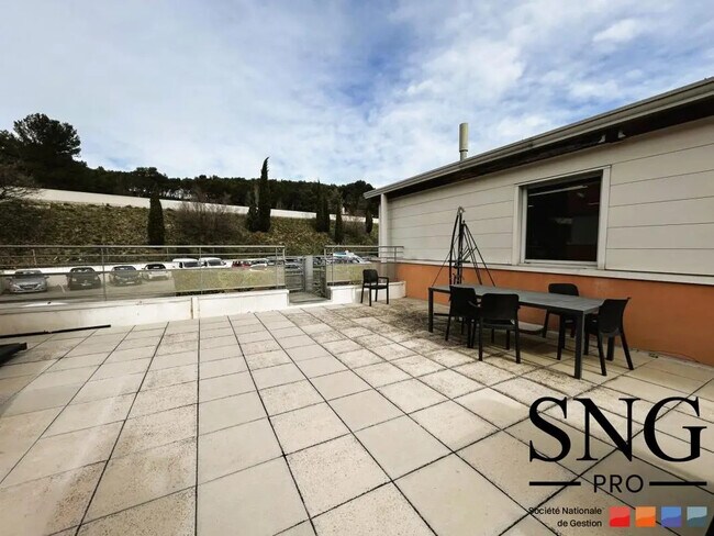 Plus de détails pour Bureau à louer