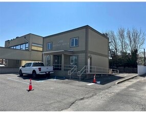 2400 Hempstead Tpke, East Meadow, NY à louer Photo de l’immeuble– Image 1 sur 6