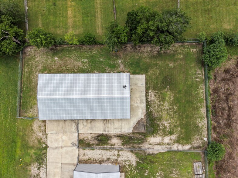 7502 E State Highway 21, Bryan, TX à louer - Photo de l’immeuble – Image 3 sur 10