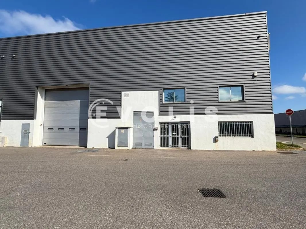 25 Avenue Des Frères Montgolfier, Chassieu à louer Photo de l’immeuble– Image 1 sur 9