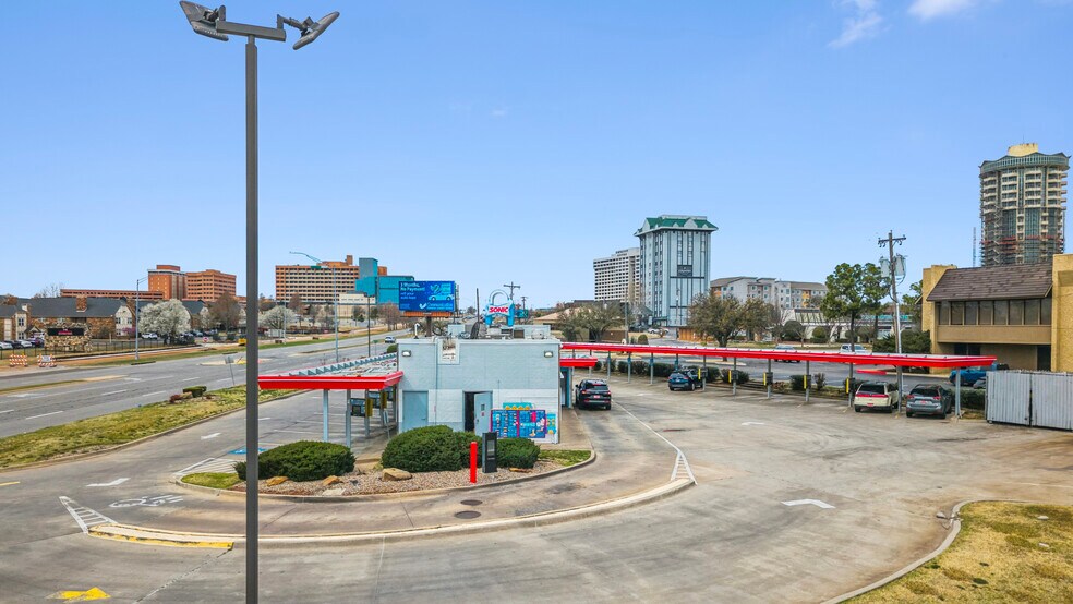 Sonic Drive-Thru & Vacant Hooters portefeuille de 2 biens à vendre sur LoopNet.fr - Photo de l’immeuble – Image 2 sur 8