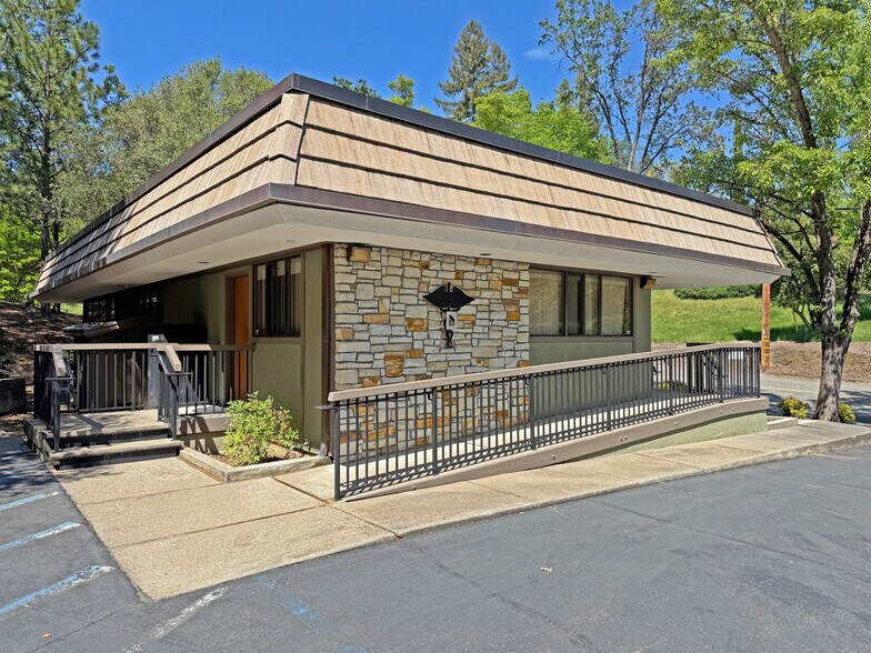2916 Tunnel St, Placerville, CA à louer - Photo de l’immeuble – Image 1 sur 11