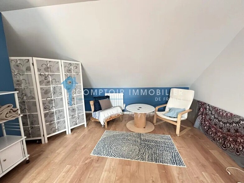 Local d’activités dans  à louer - Photo de l’immeuble – Image 3 sur 8