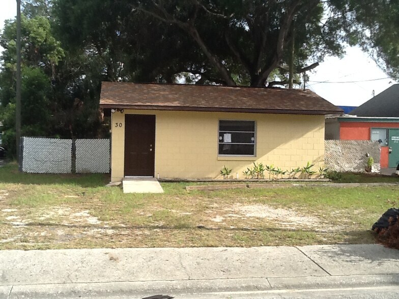 30 E Saint Louis Ave, Eustis, FL à louer - Photo de l’immeuble – Image 1 sur 10