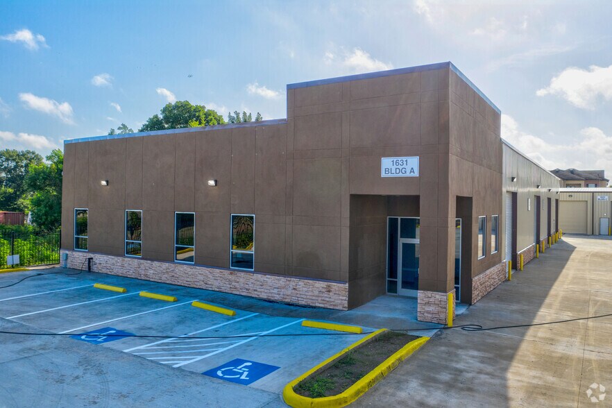 1631 Highway 6 S, Houston, TX à vendre - Photo de l’immeuble – Image 2 sur 52