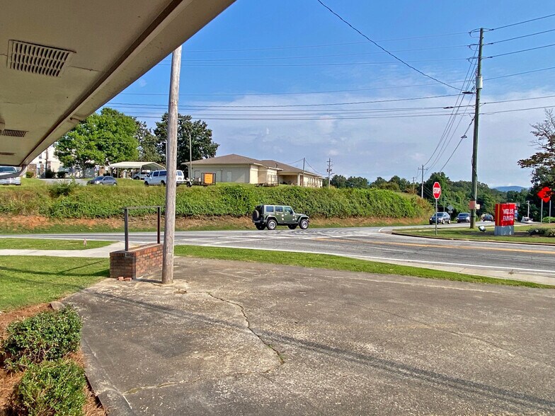 20 Memorial Dr, Dahlonega, GA à louer - Photo de l’immeuble – Image 3 sur 5