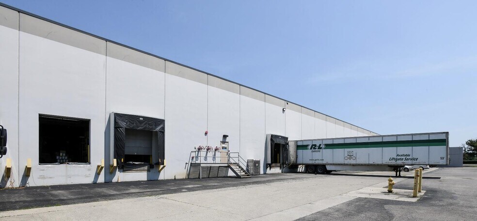 875 Center Dr, Vandalia, OH à louer - Photo de l’immeuble – Image 2 sur 5