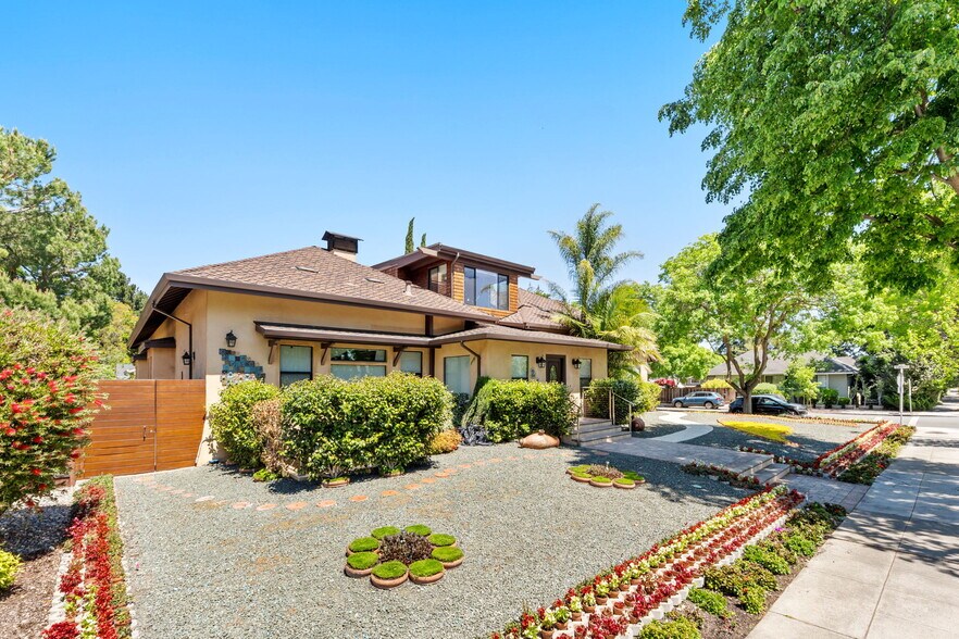 251 Middlefield Rd, Palo Alto, CA à vendre - Photo de l’immeuble – Image 3 sur 127